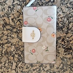 Coach  Canvas Phone Wallet in Floral Print ch476